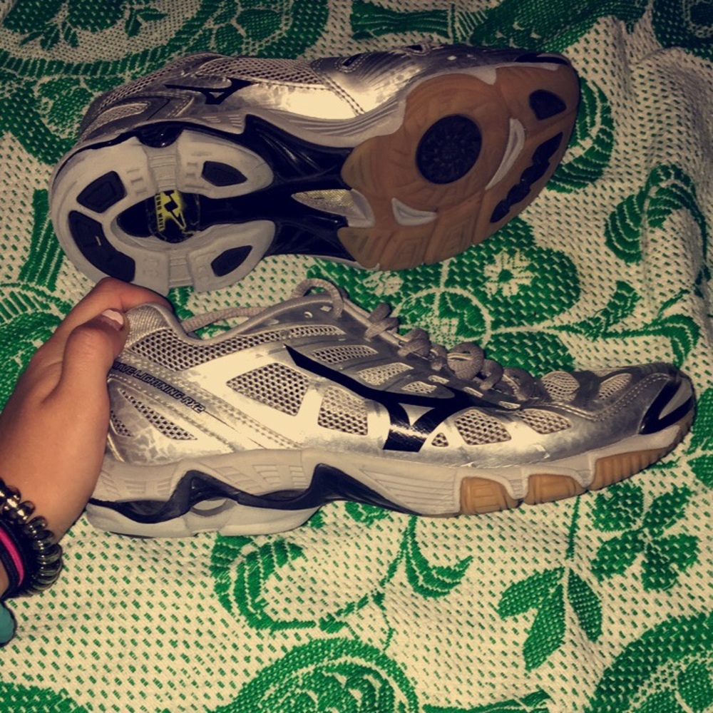 Volleyball shoes